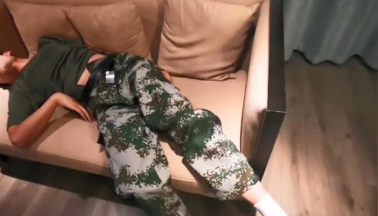 Wolf S fans series Camouflage white socks Xiaoshuai was drunk and tied up and forced to masturbate —— Wanke Video