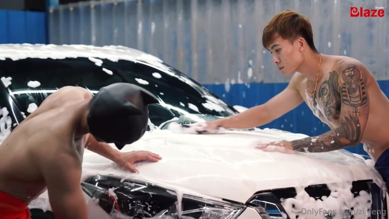 Zifeng transforms into a car mechanic without an umbrella - Wanke Video