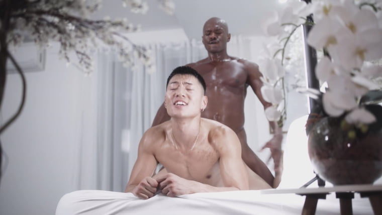 Asian sao zero tries black rolling pin - Wanke video
